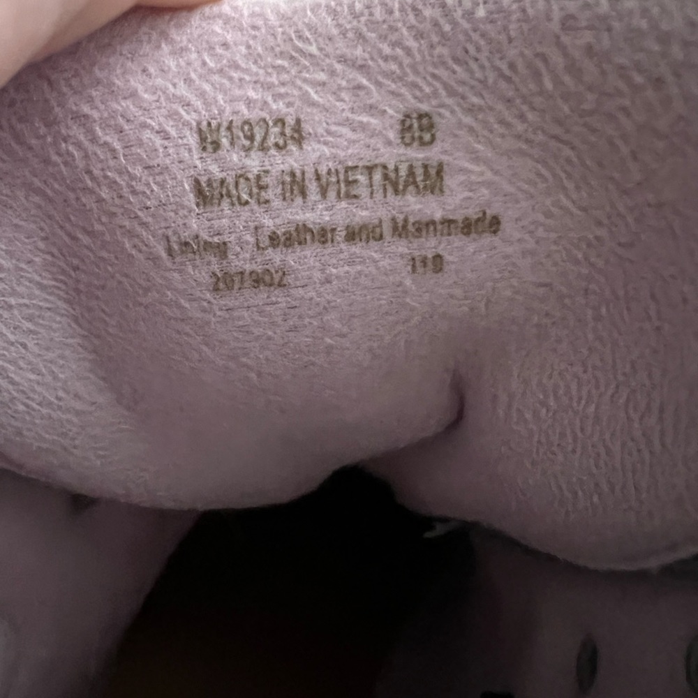 Cole Haan hiking snow boots! Amazing condition. - Picture 2 of 3